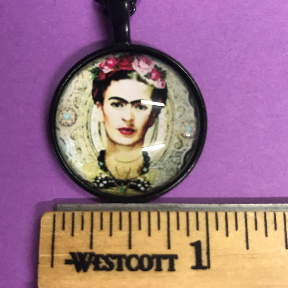 Frida Kahlo Pink Roses Portrait Black Necklace - Picture 3 of 5